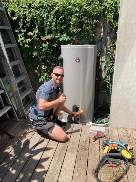 Qualified Electrician – Reliable, Insured & Local! ⚡️