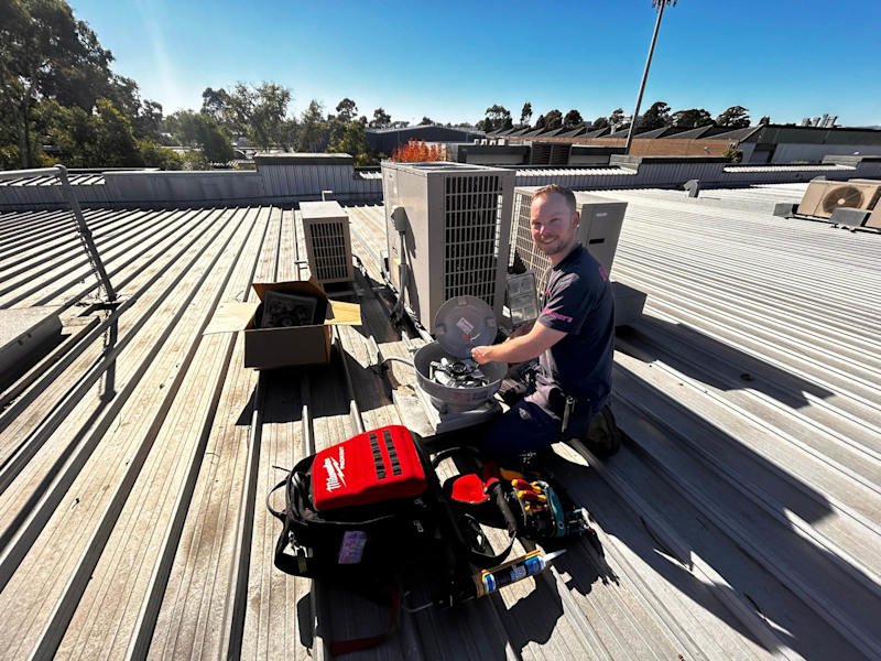 Qualified Electrician – Reliable, Insured & Local! ⚡️