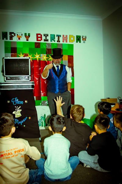 magician party children entretainer