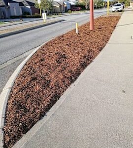 gardening weeding hedging mulching lawn mowing