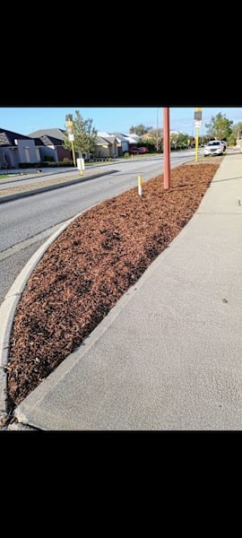 gardening weeding hedging mulching lawn mowing