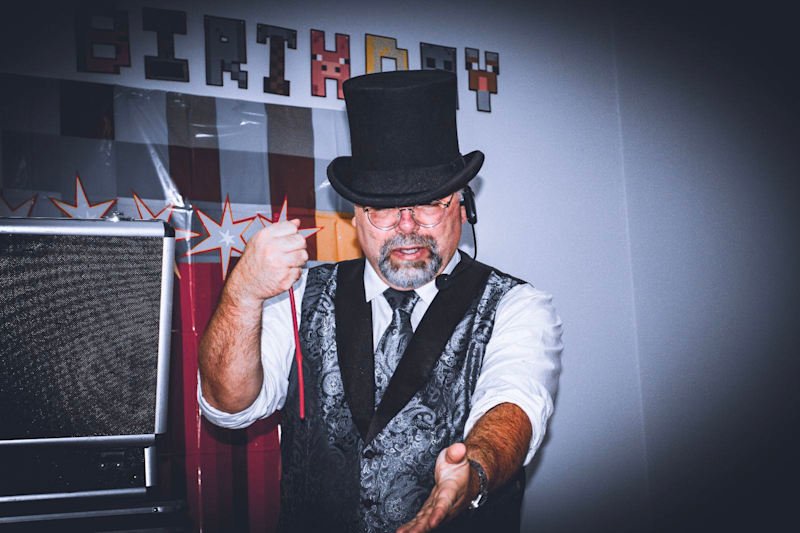 magician party children entretainer
