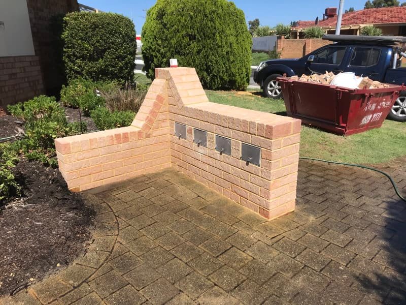 *** BRICKLAYING SERVICES ***